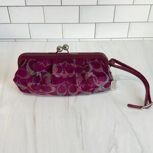 Vintage Coach metallic fuchsia chenille pleated kisslock frame clutch wristlet